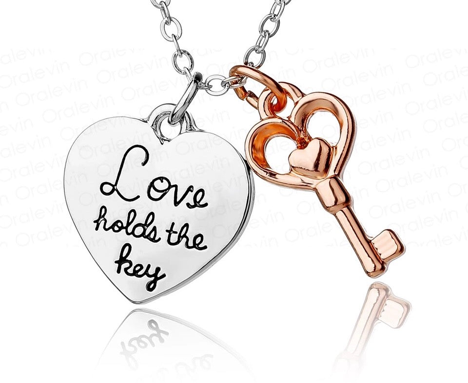 Pendant “Love Holds The Key”