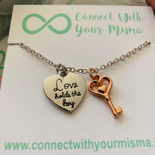 Cargar imagen en el visor de la galería, Pendant “Love Holds The Key”